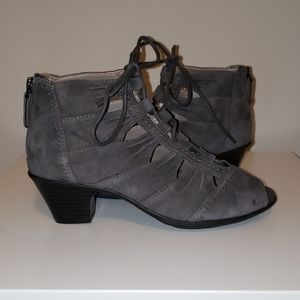 Earth shoes
